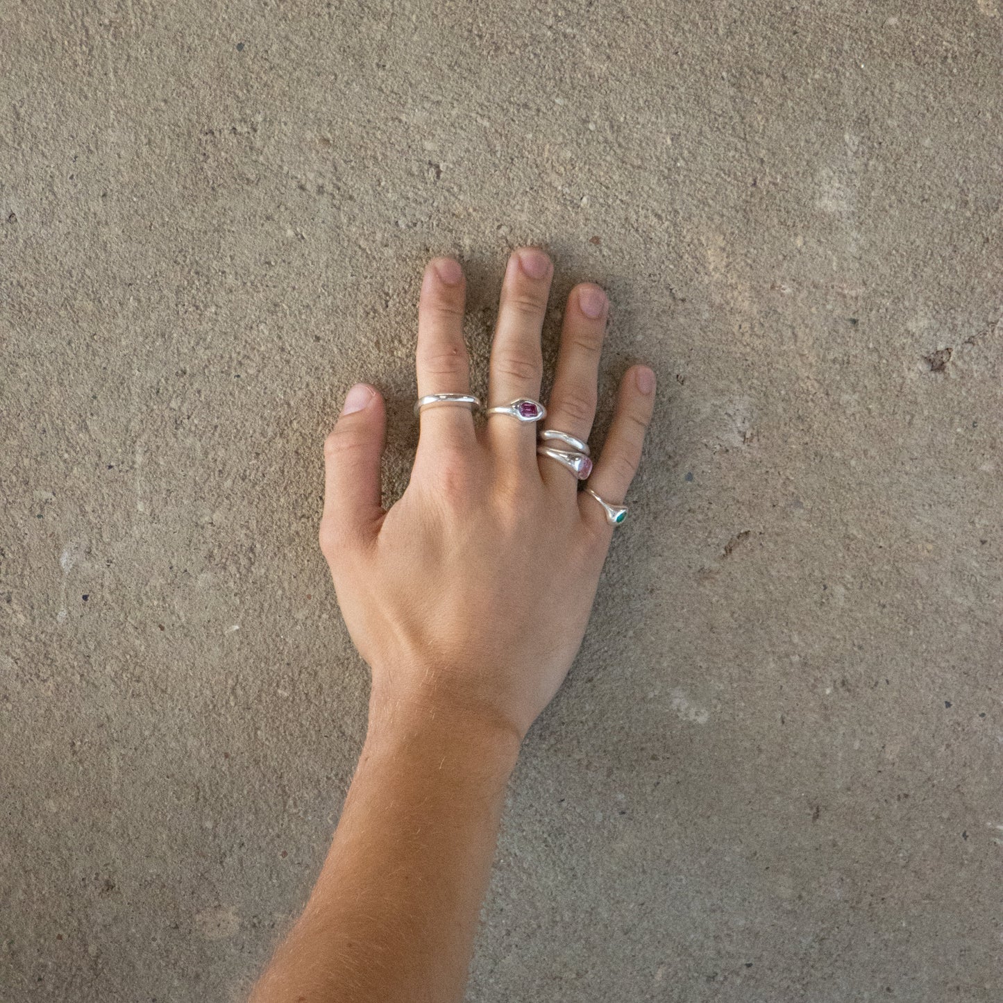 handgemaakte zilveren ring met steen