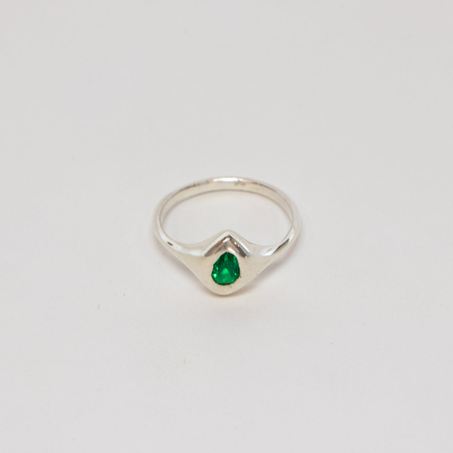 handgemaakte zilveren ring met steen