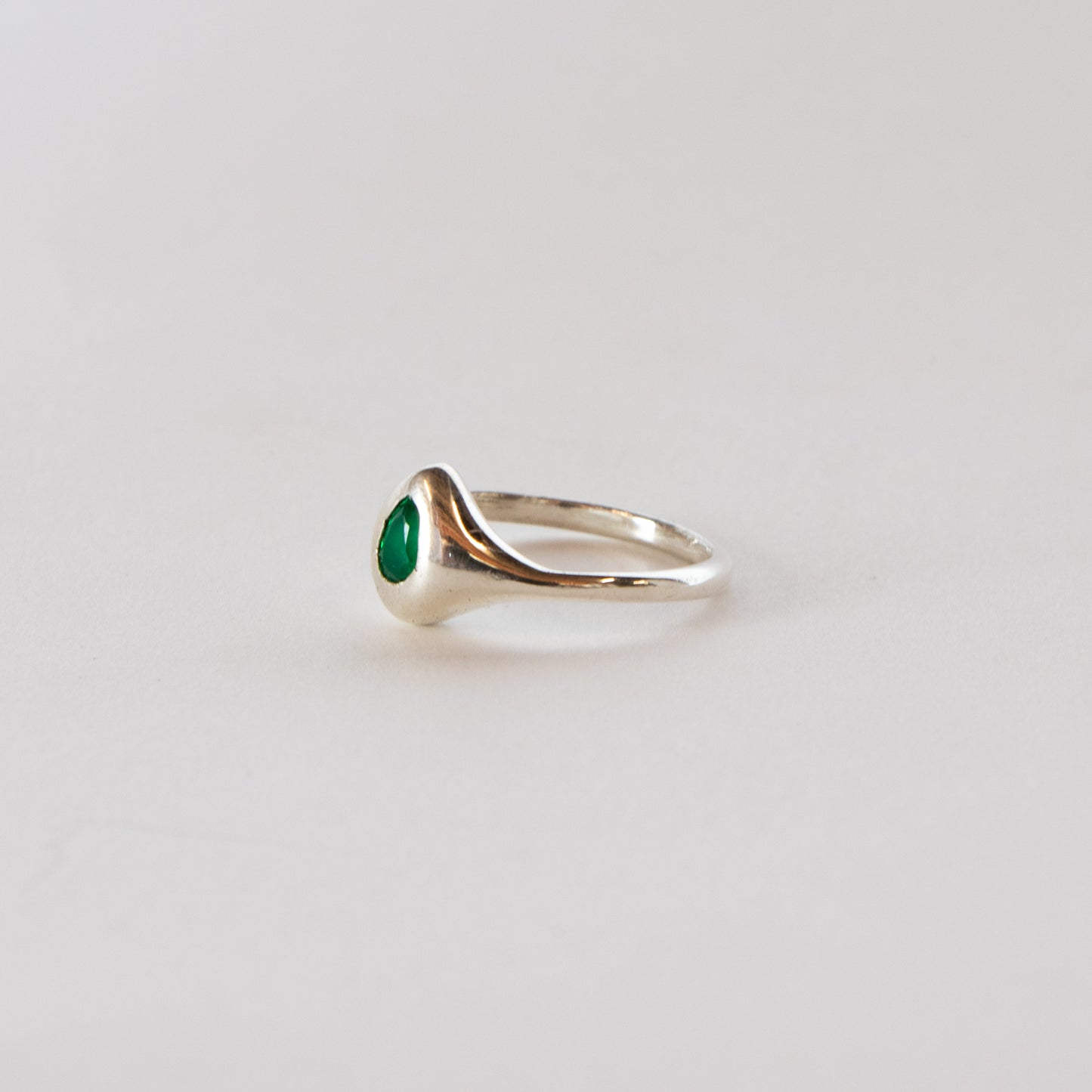 handgemaakte zilveren ring met steen